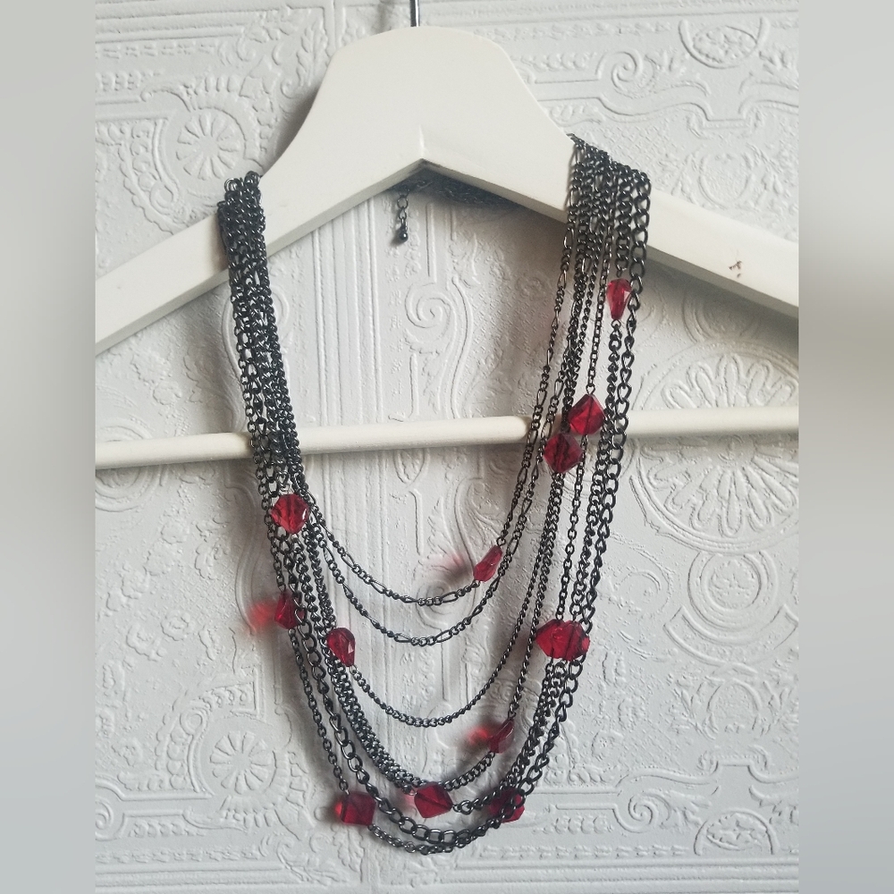 Elegant Black and Red Chain Necklace